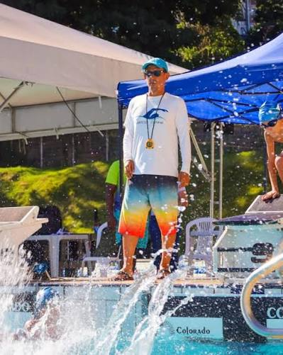 Márcio Cunha em atividade na piscina